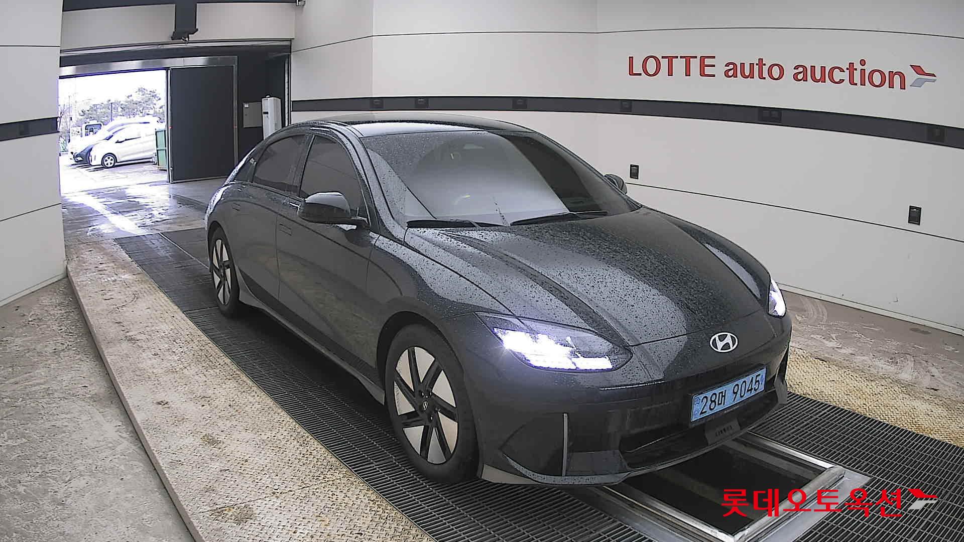 Hyundai Ioniq 6 - 6