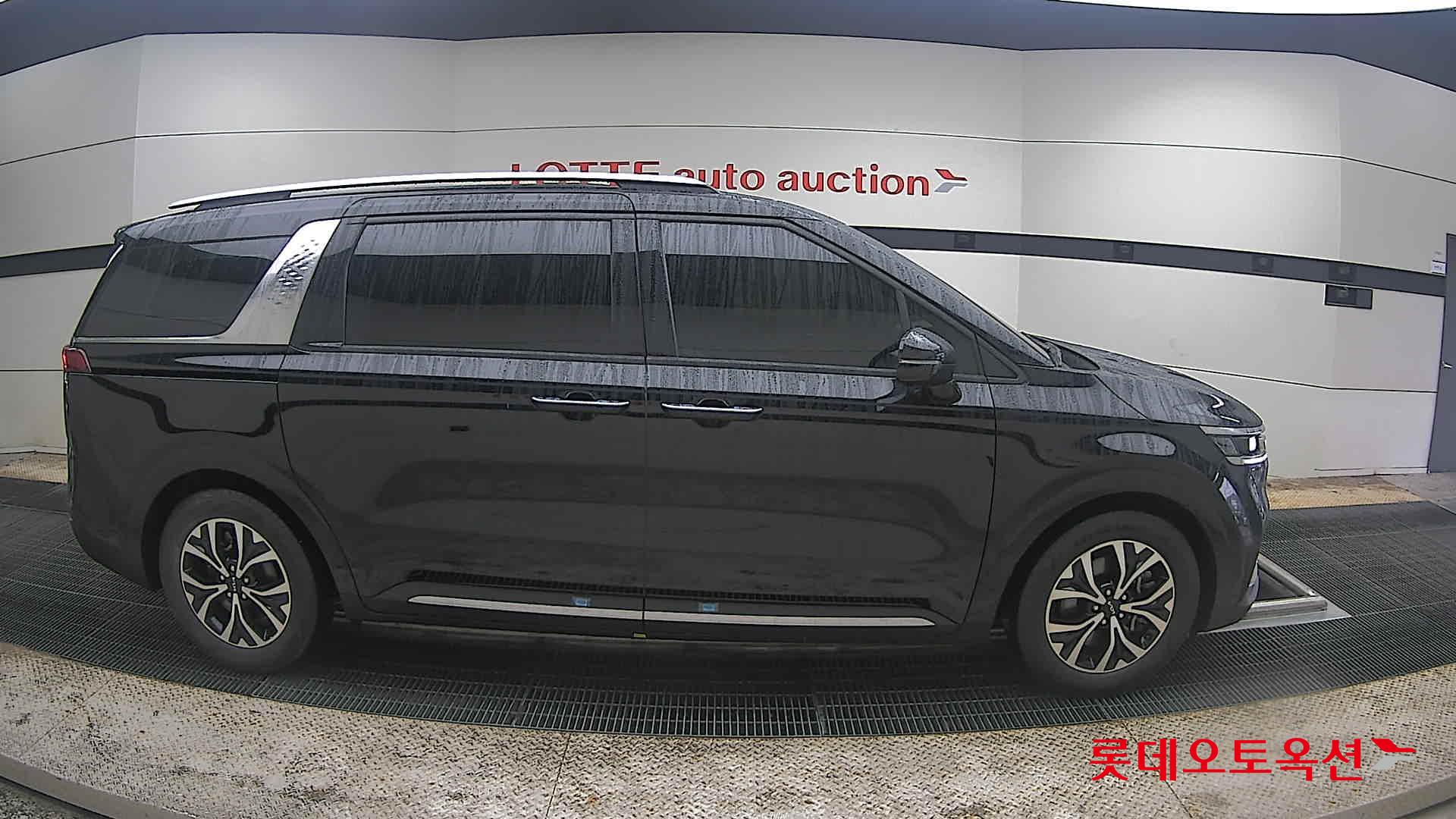 Kia Carnival - 21