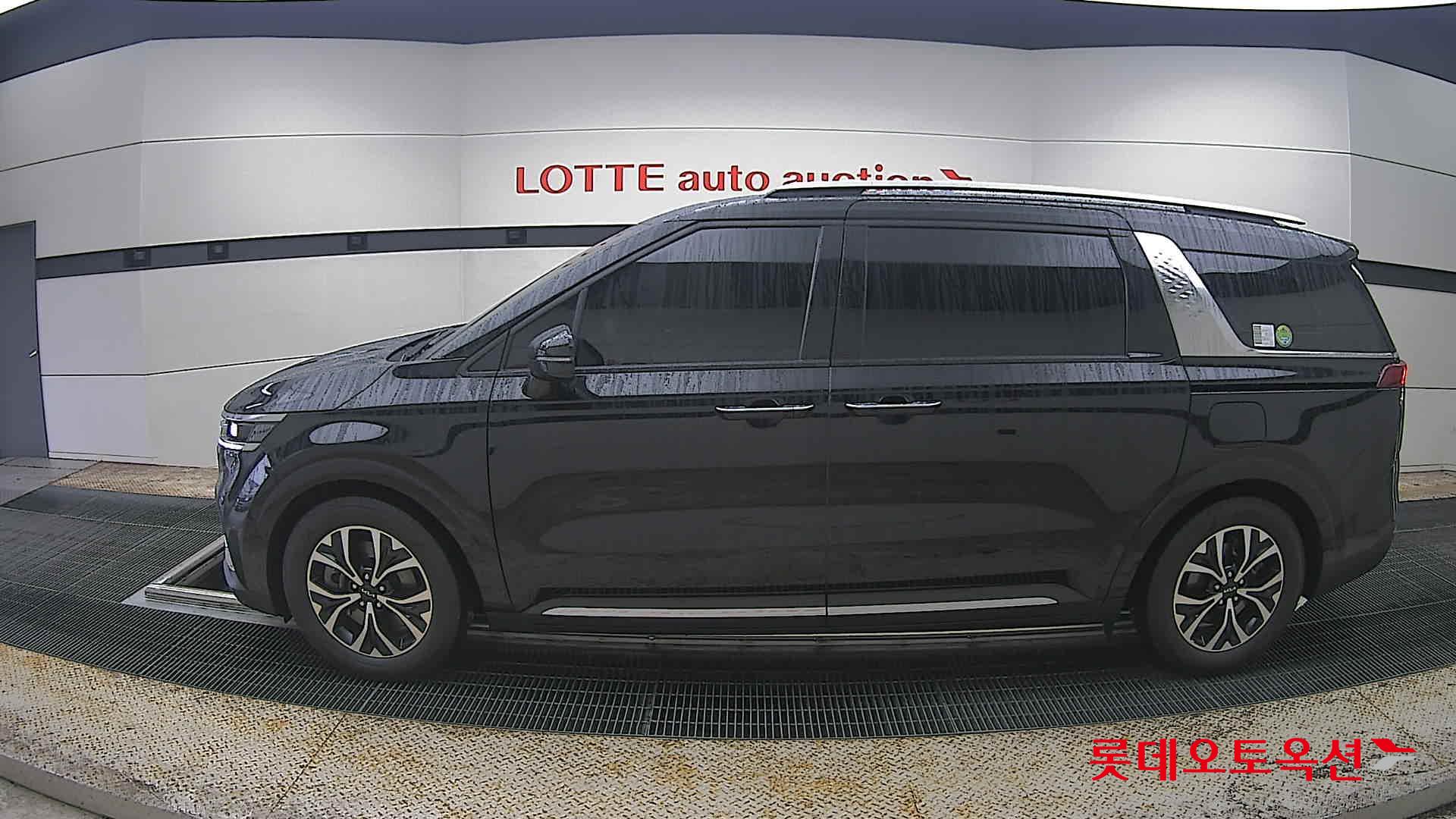 Kia Carnival - 13