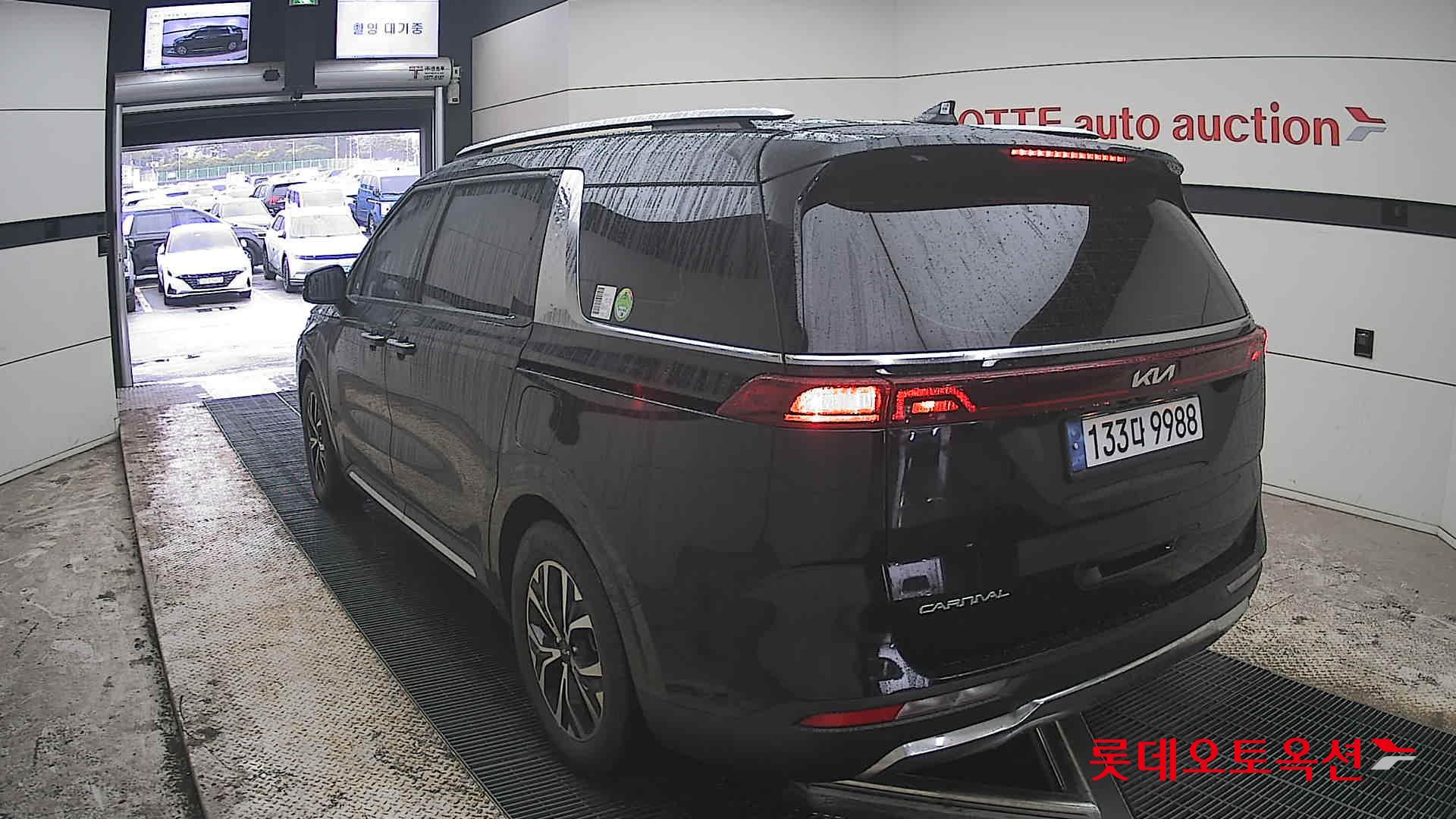 Kia Carnival - 16