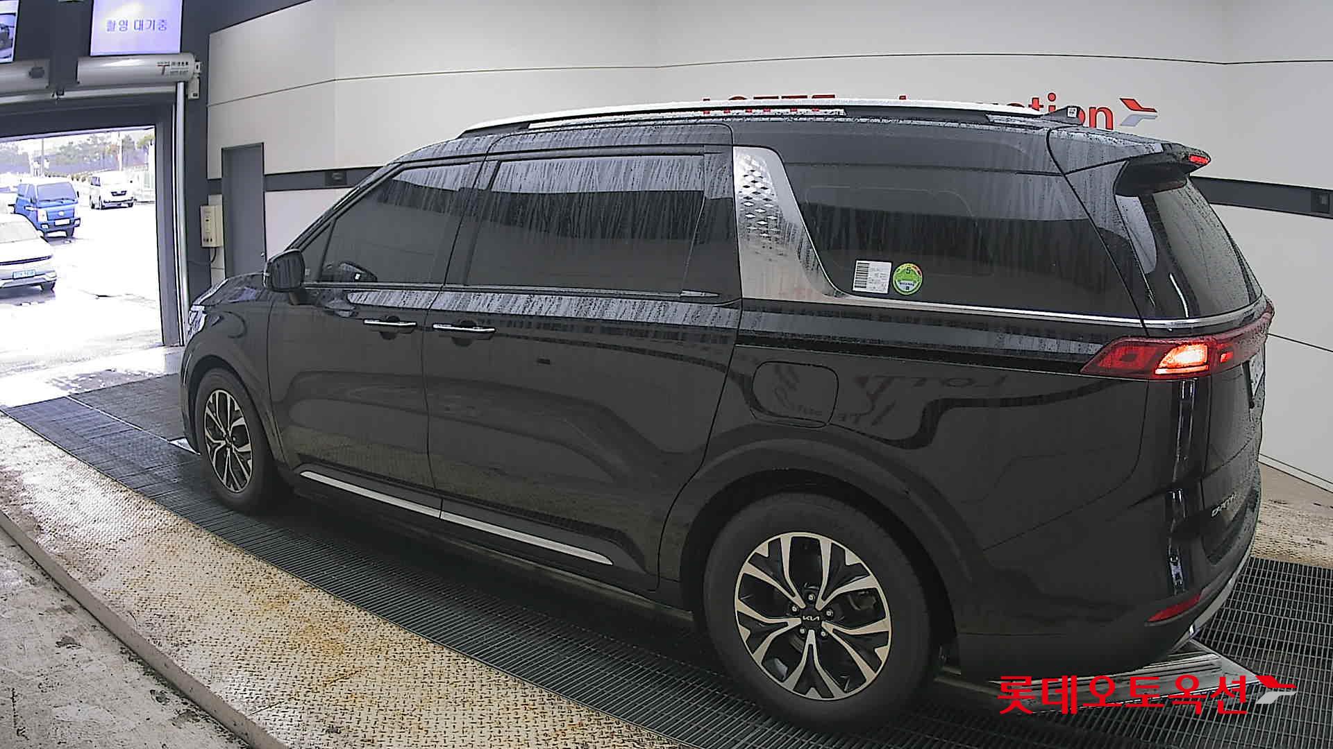 Kia Carnival - 15