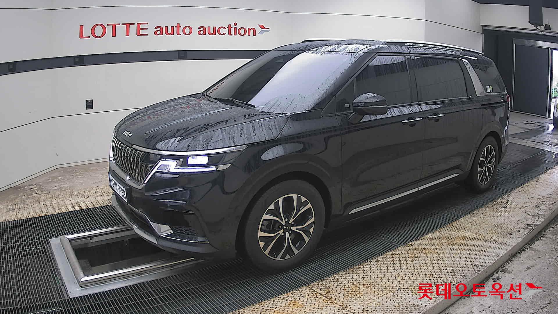 Kia Carnival - 11