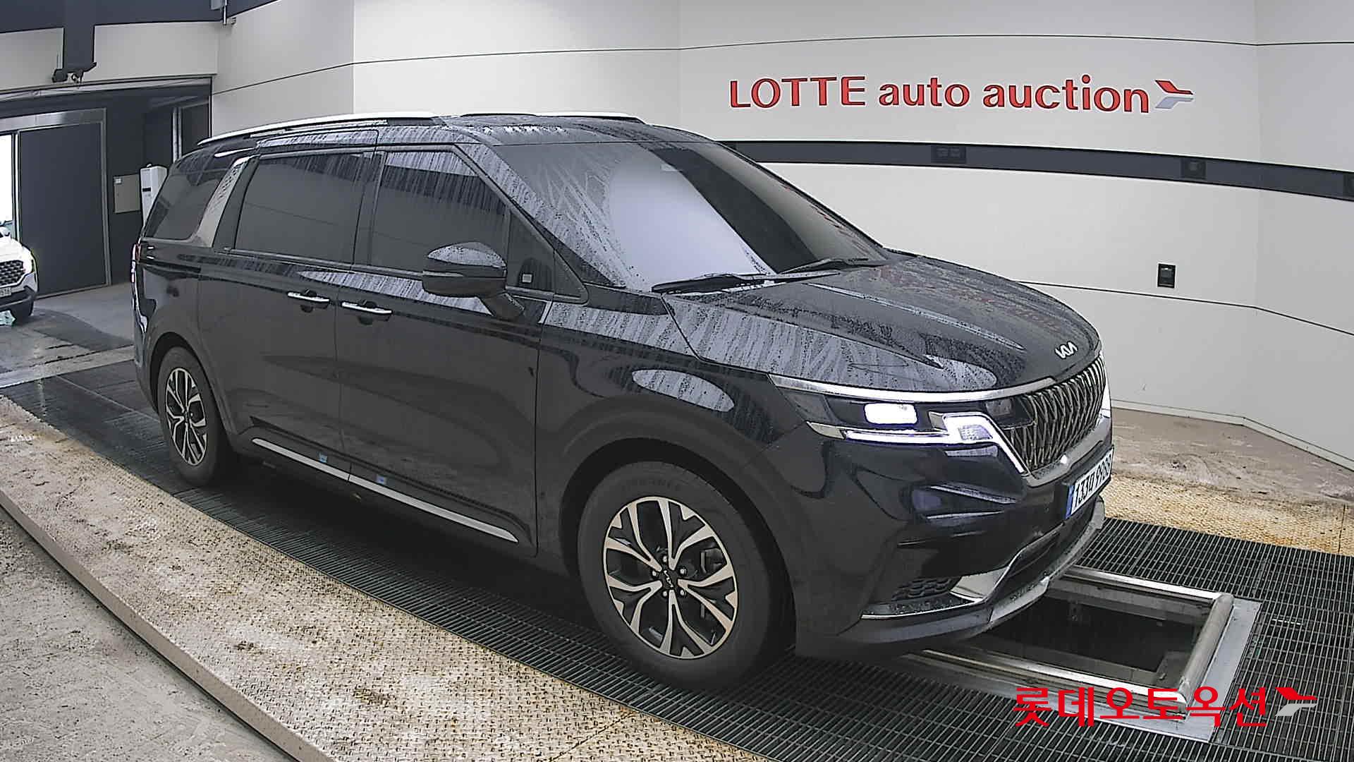 Kia Carnival - 23