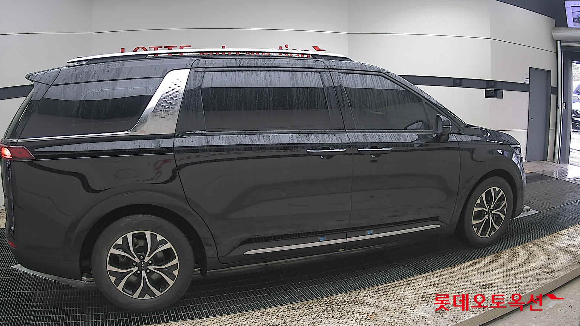 Kia Carnival - 20