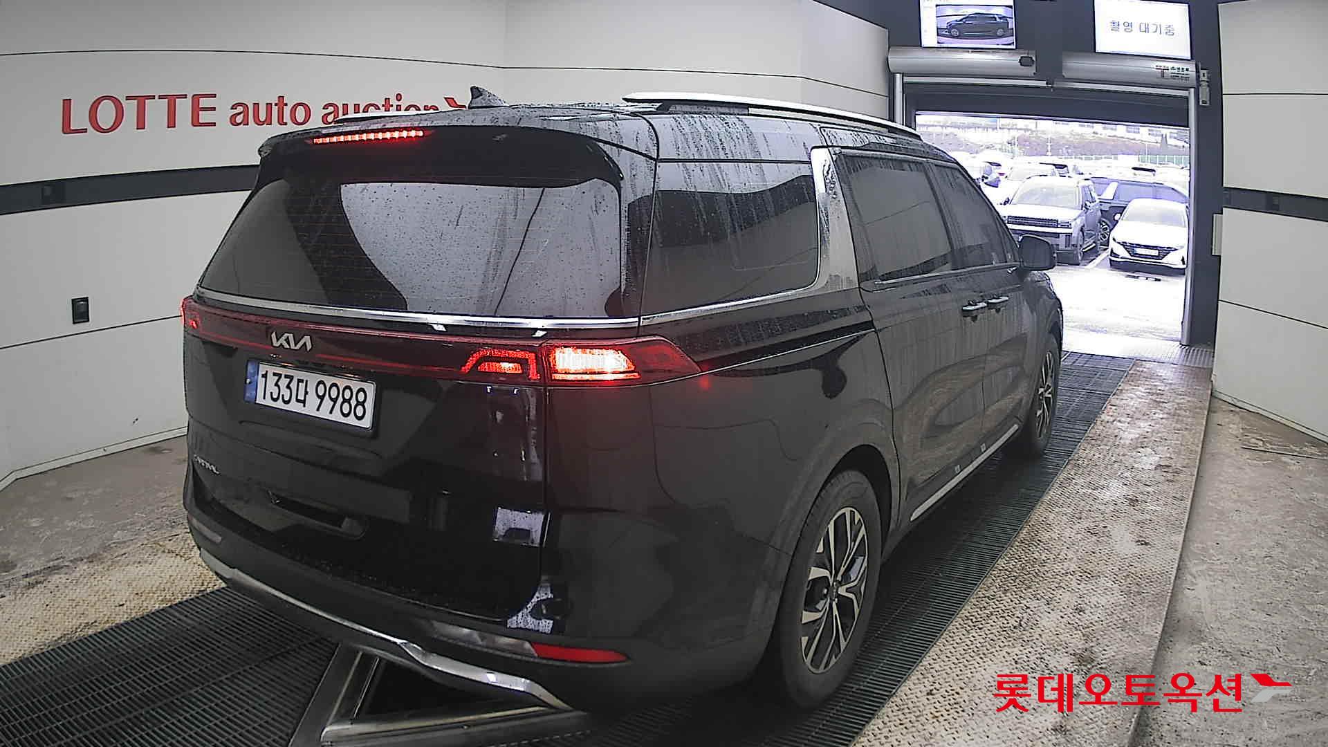 Kia Carnival - 18