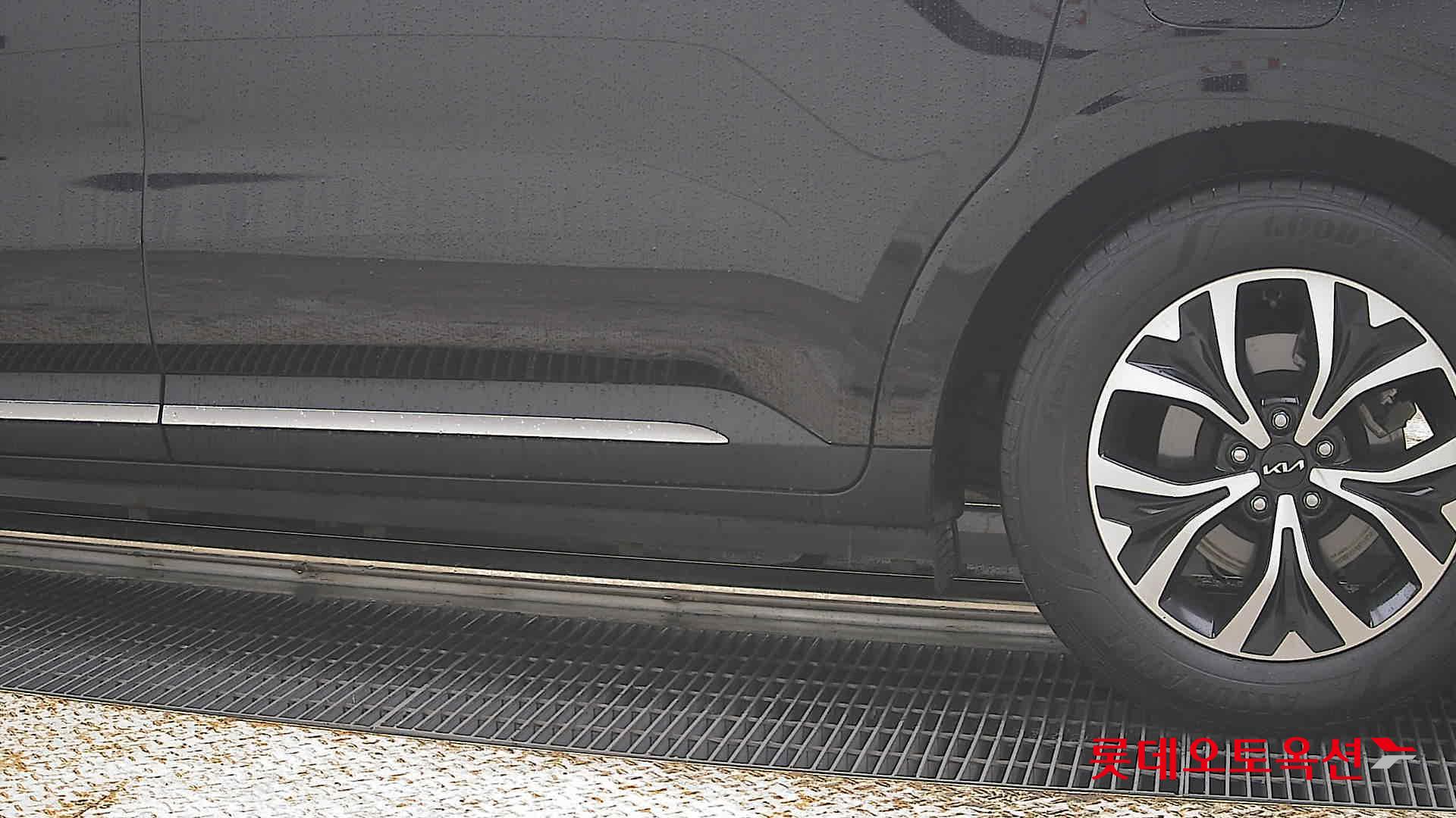 Kia Carnival - 26