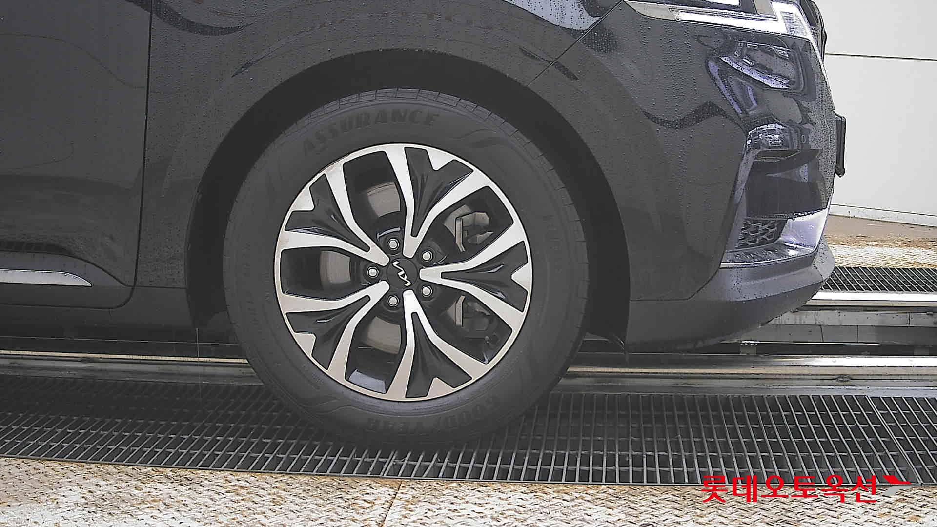 Kia Carnival - 27