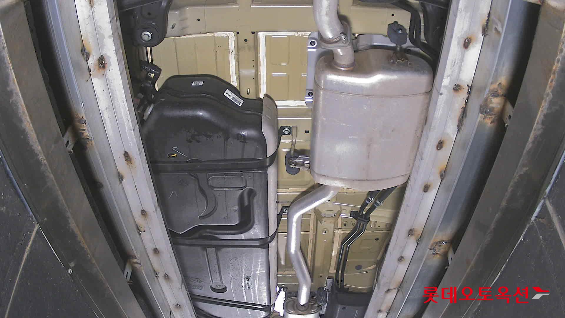 Kia Carnival - 2