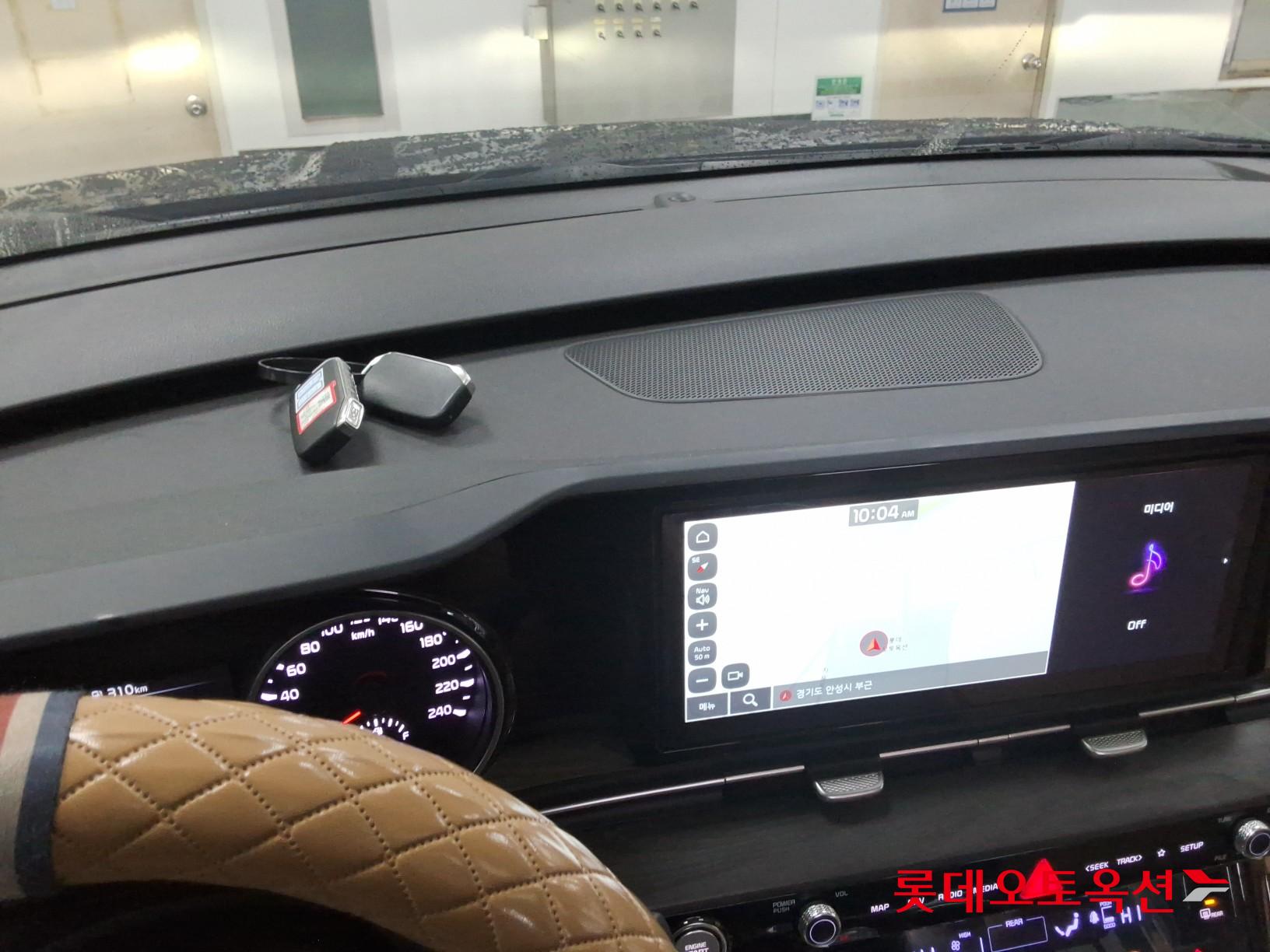 Kia Carnival - 34