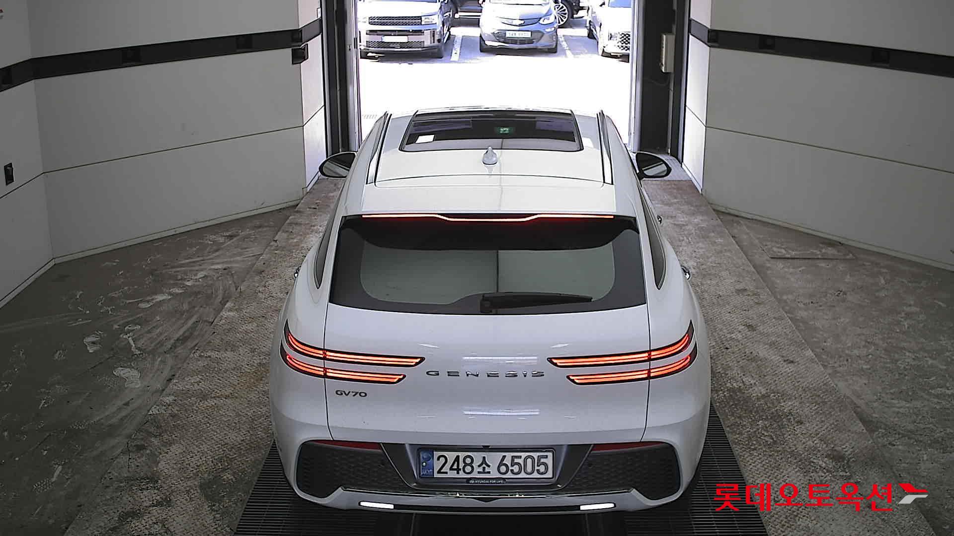 جينسس جي في 70