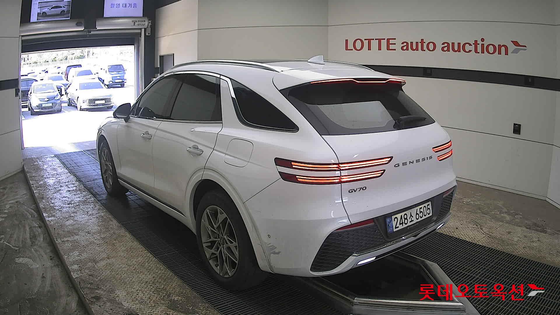 جينسس جي في 70