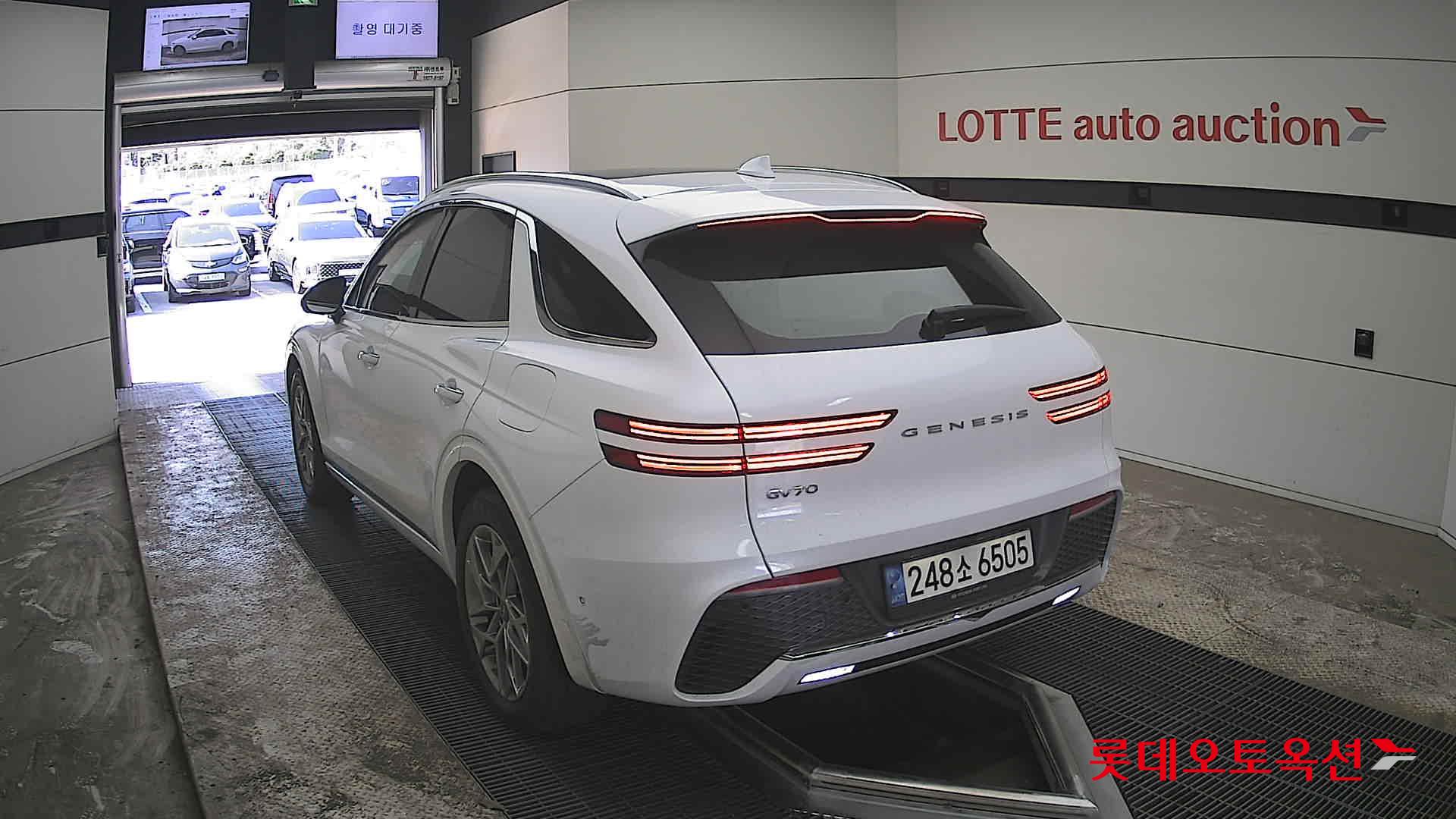 جينسس جي في 70