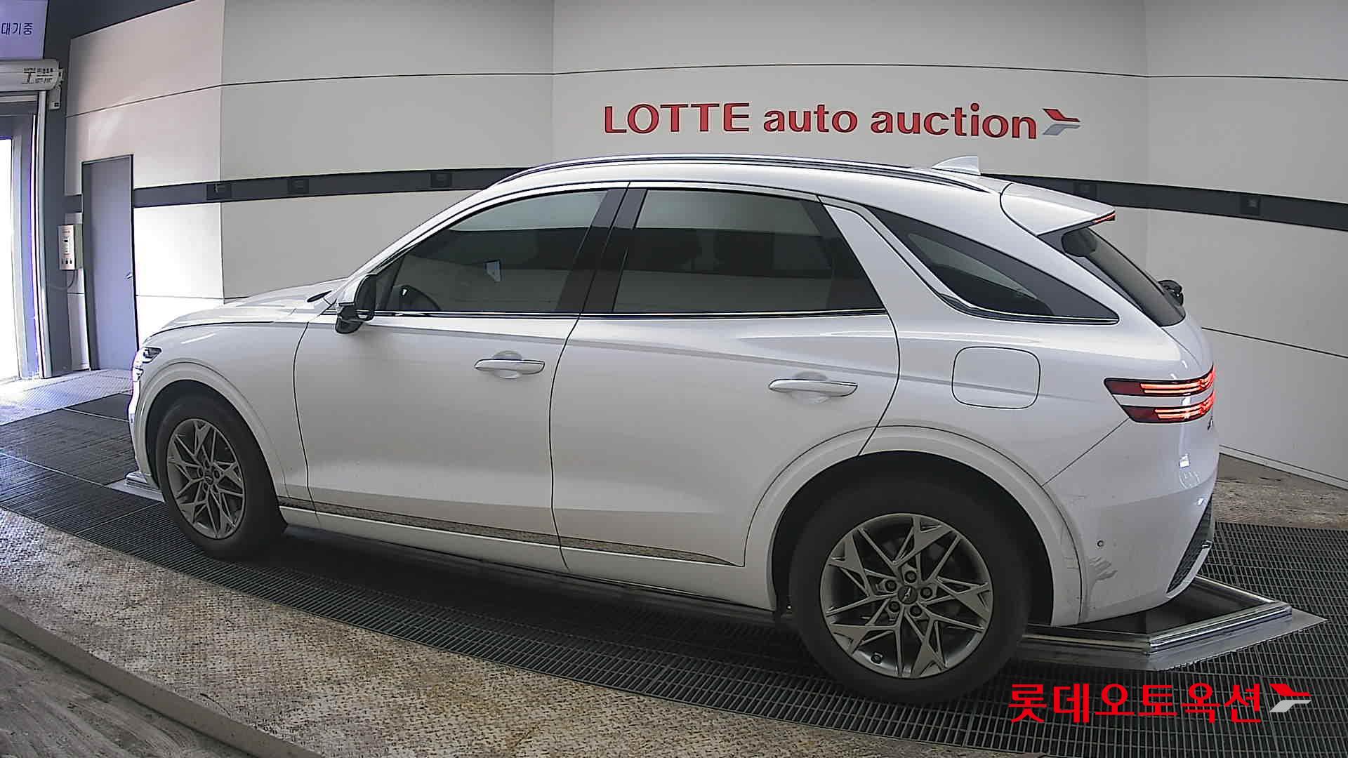 جينسس جي في 70