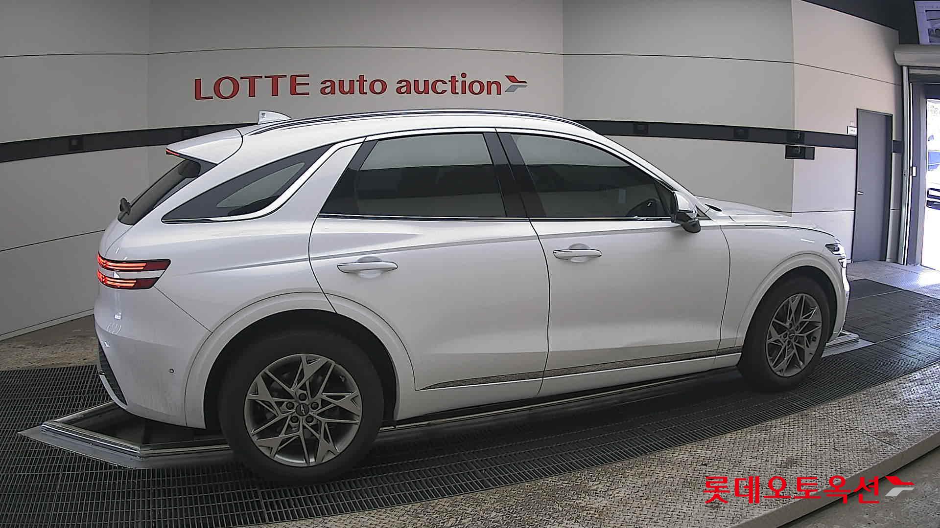 جينسس جي في 70