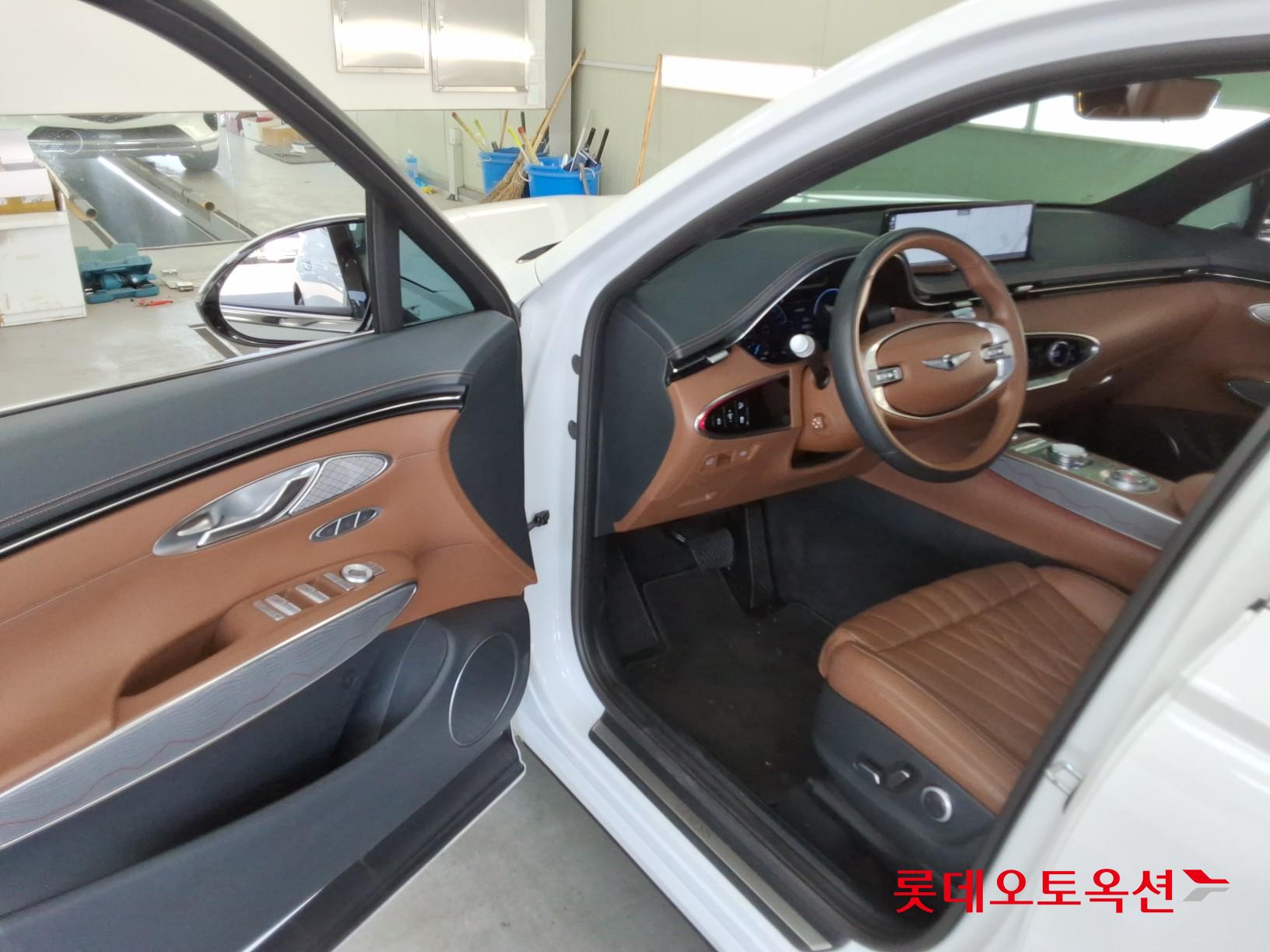 جينسس جي في 70