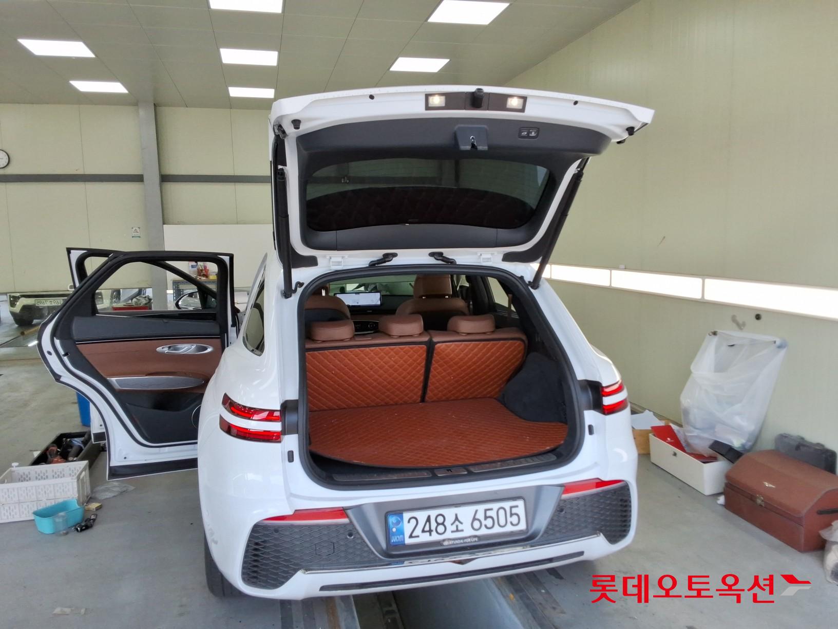 جينسس جي في 70