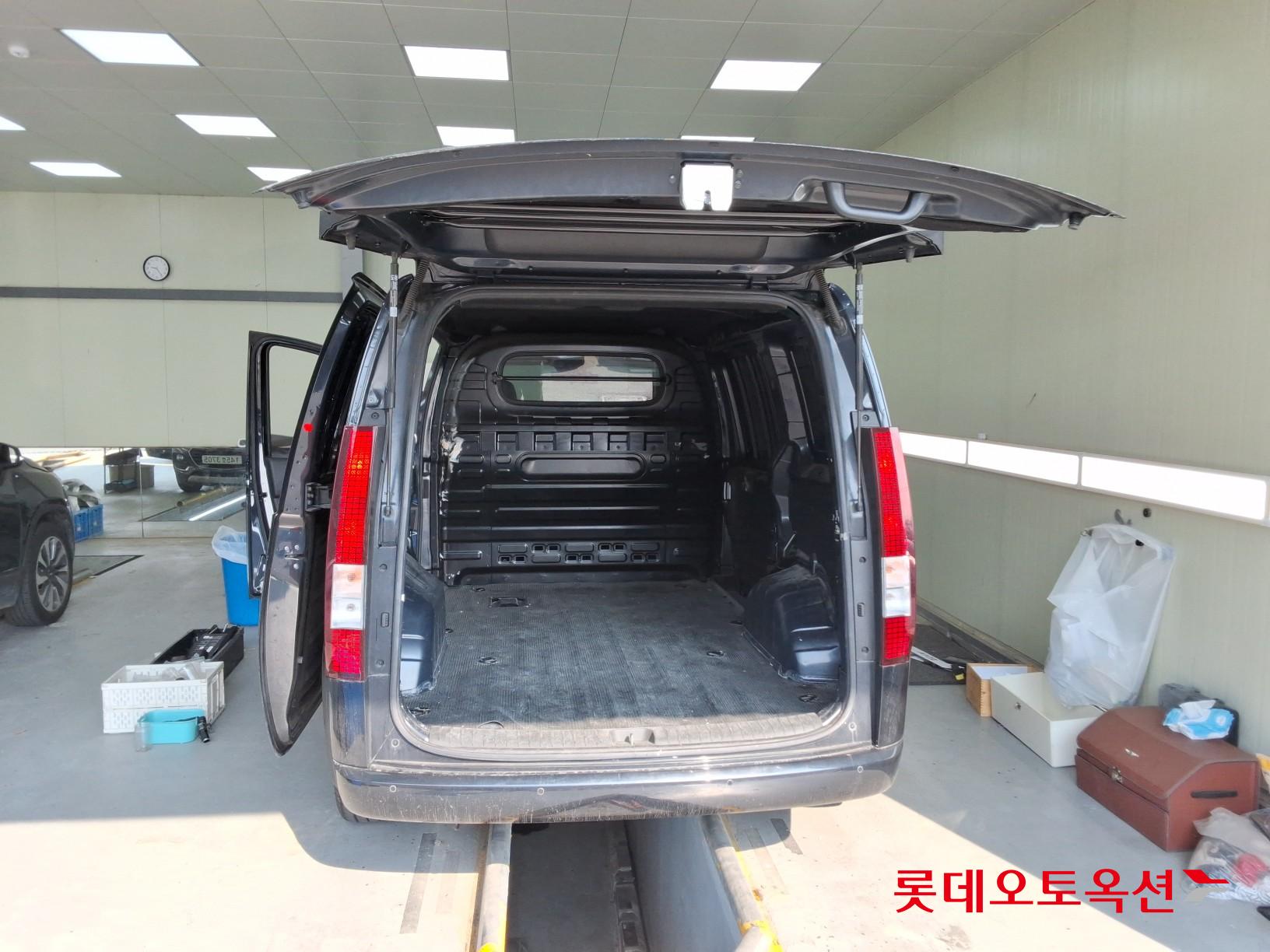 هيونداي ستاريا