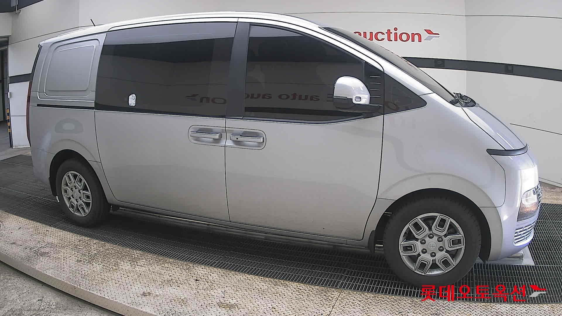 هيونداي ستاريا