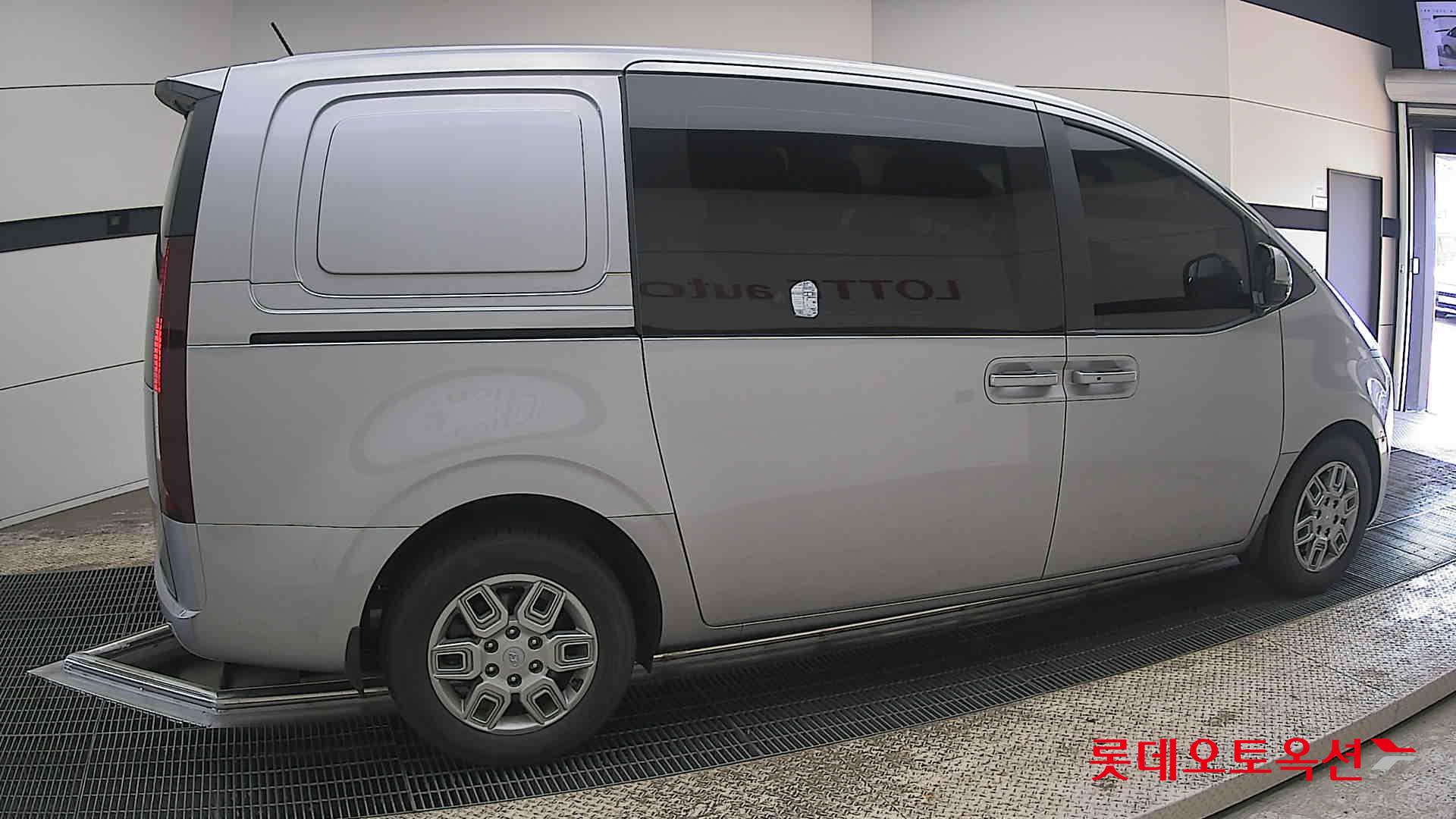 هيونداي ستاريا