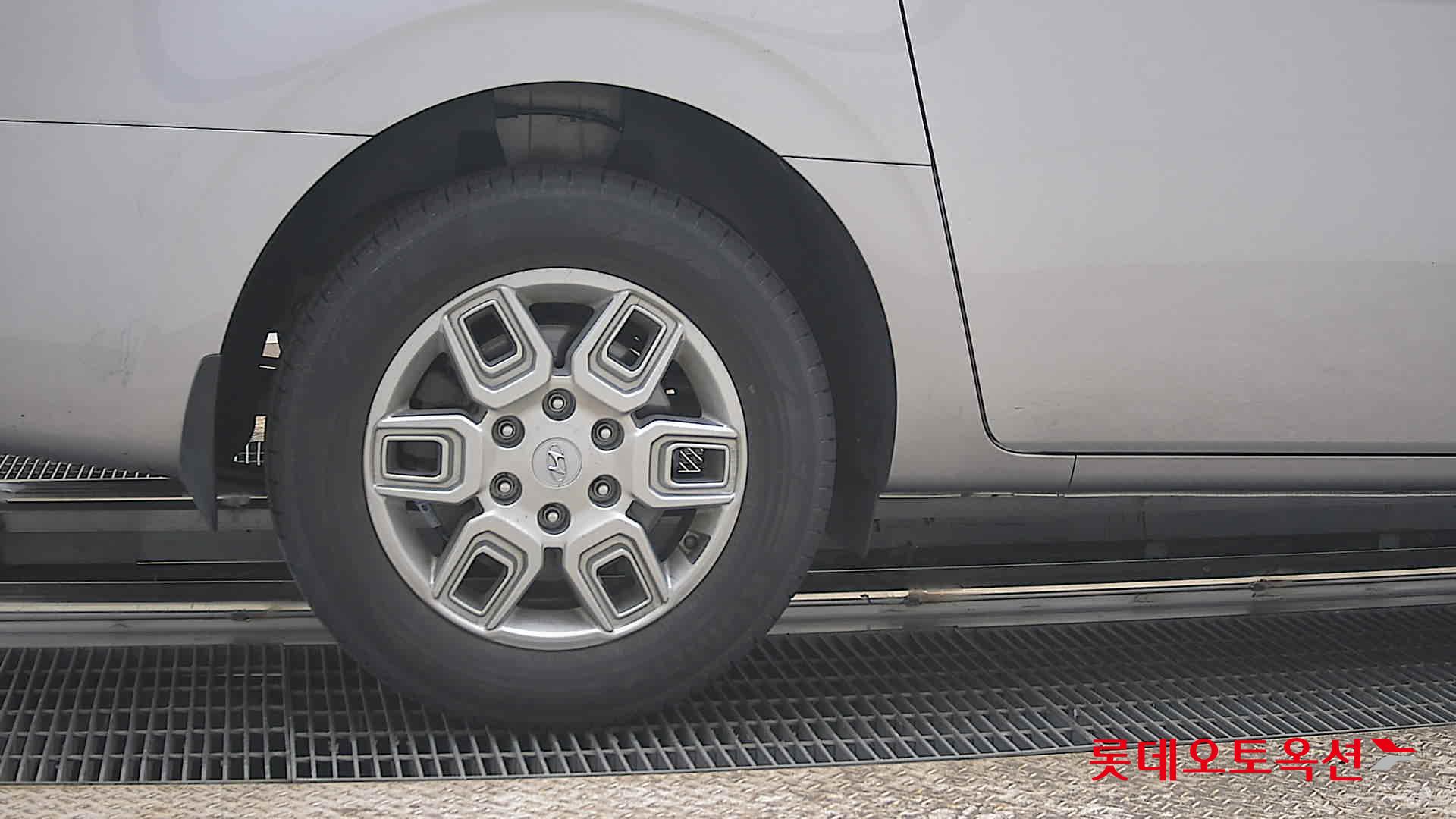 هيونداي ستاريا