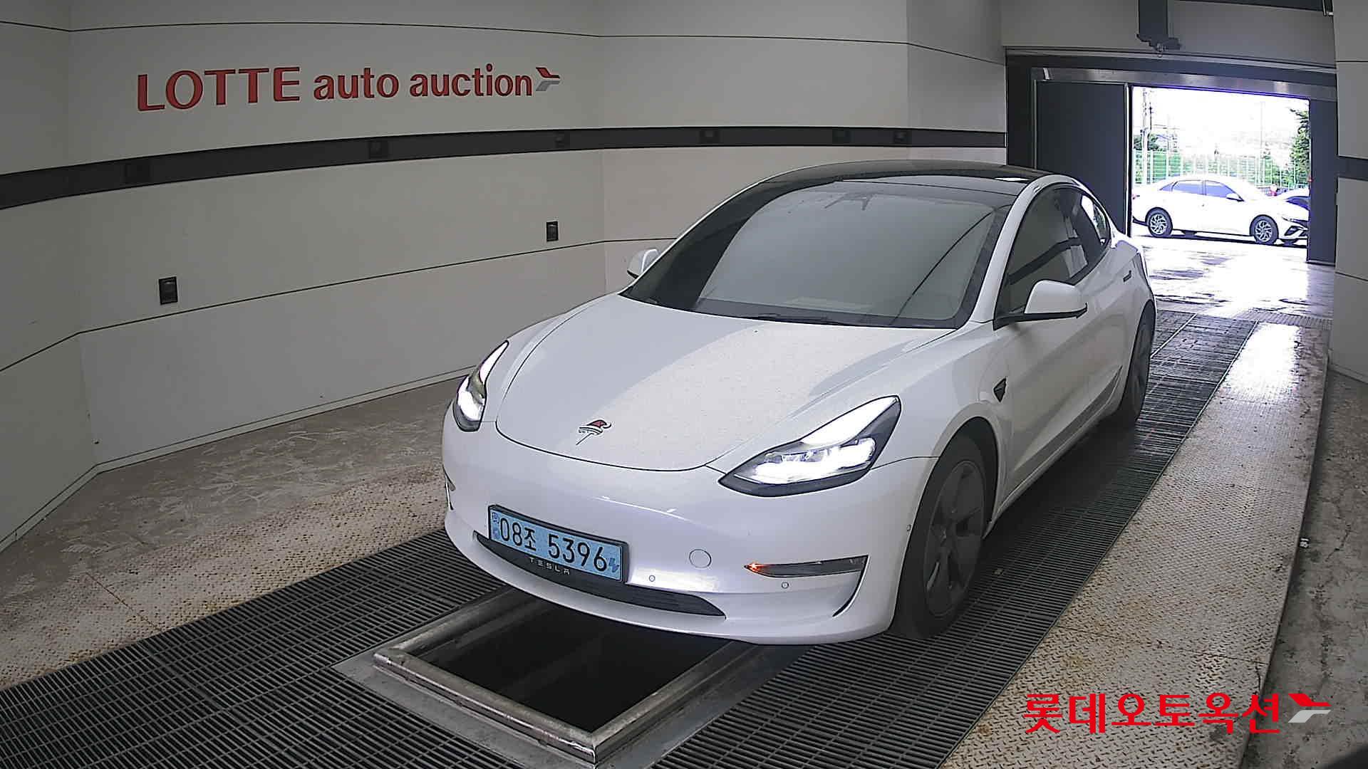 2022 - tesla model 3