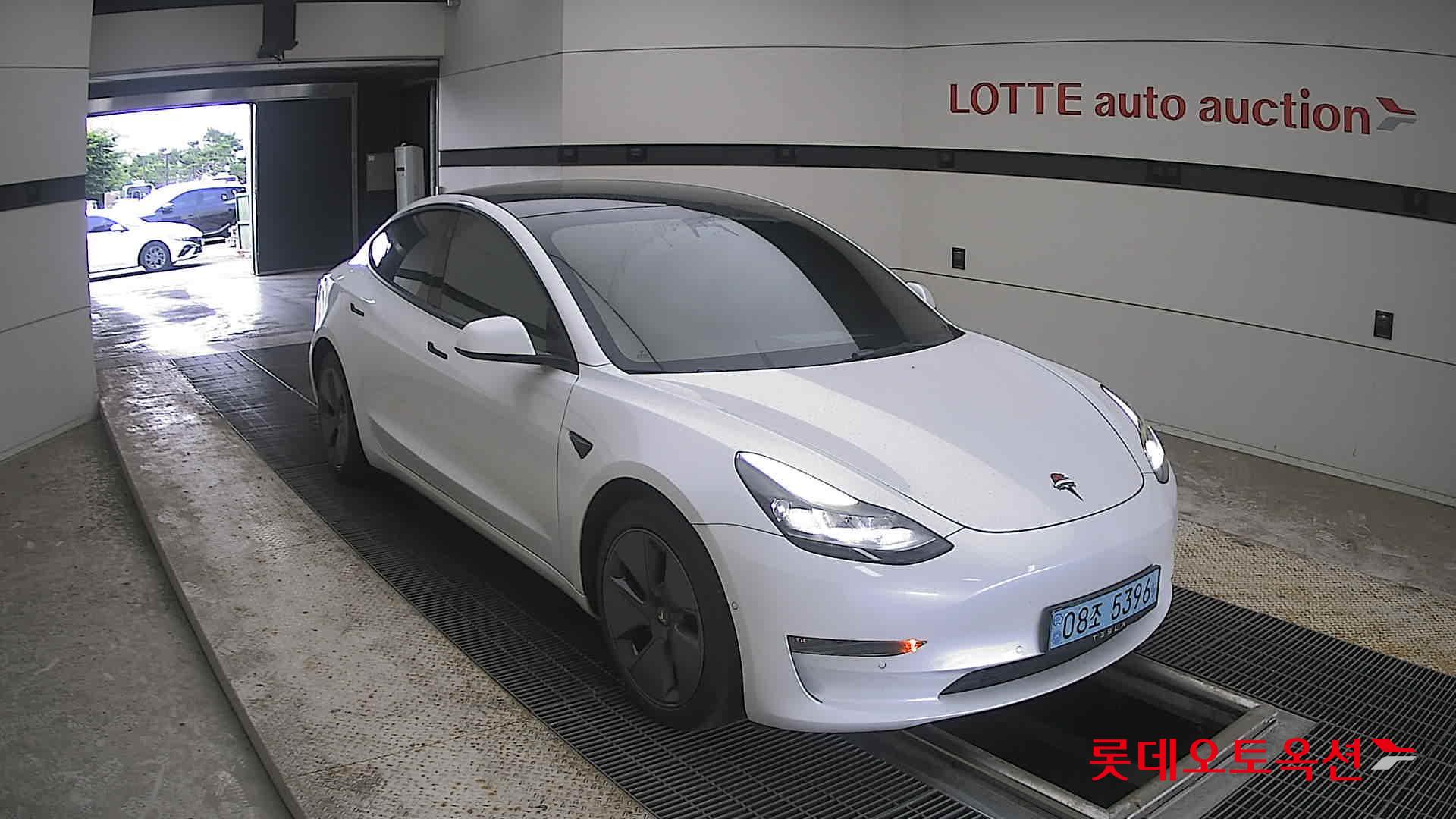 2022 - tesla model 3