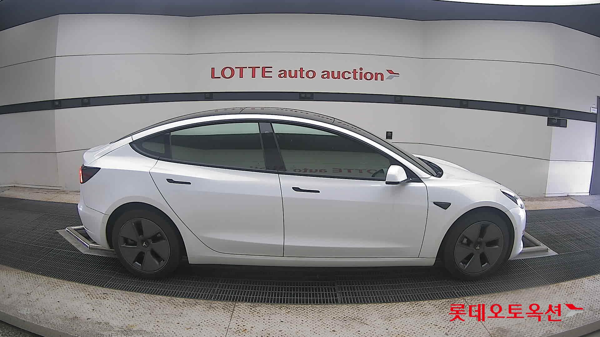 2022 - tesla model 3