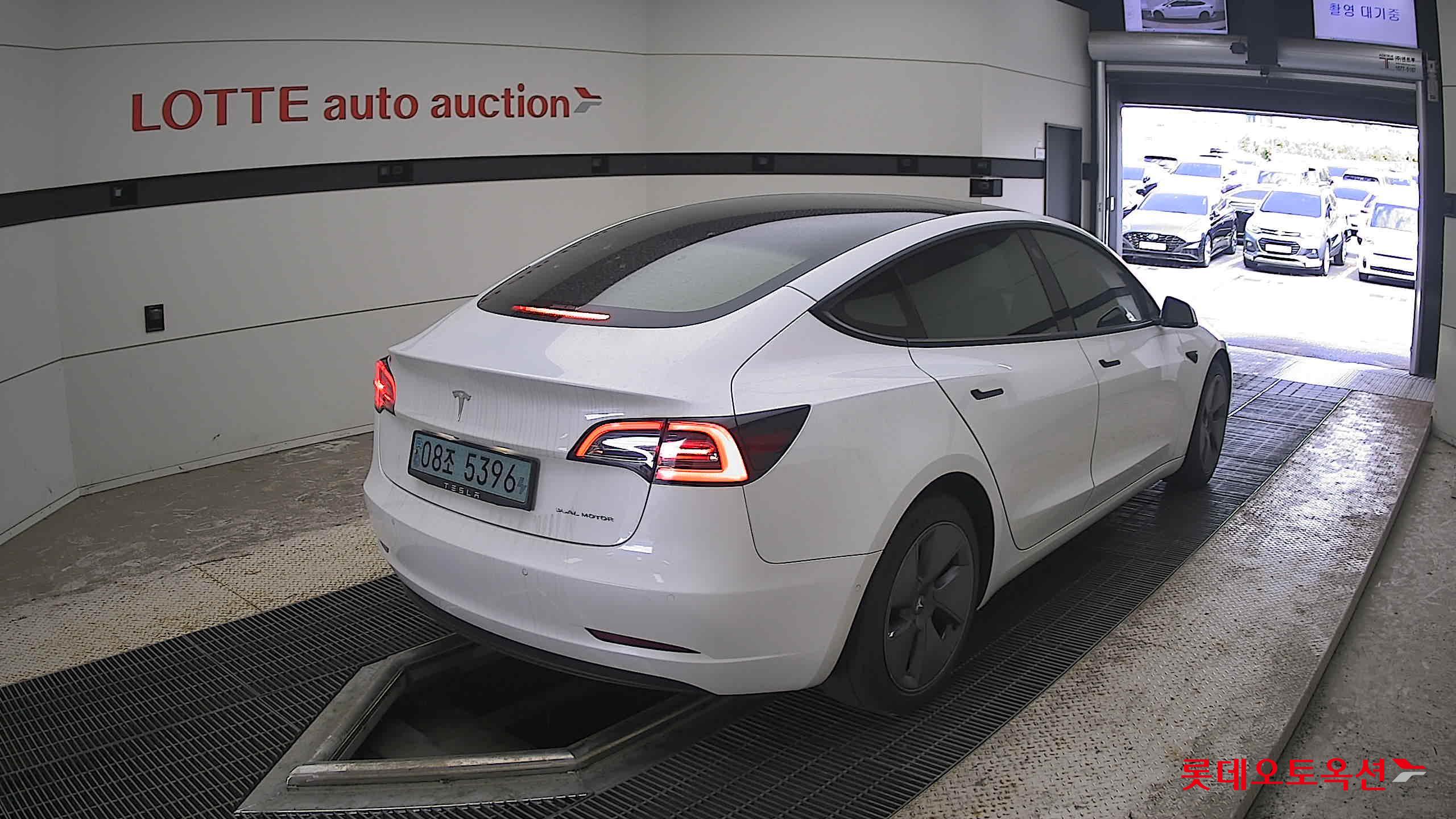 2022 - tesla model 3