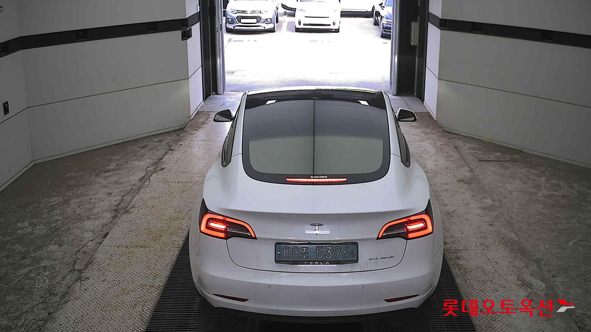 2022 - tesla model 3