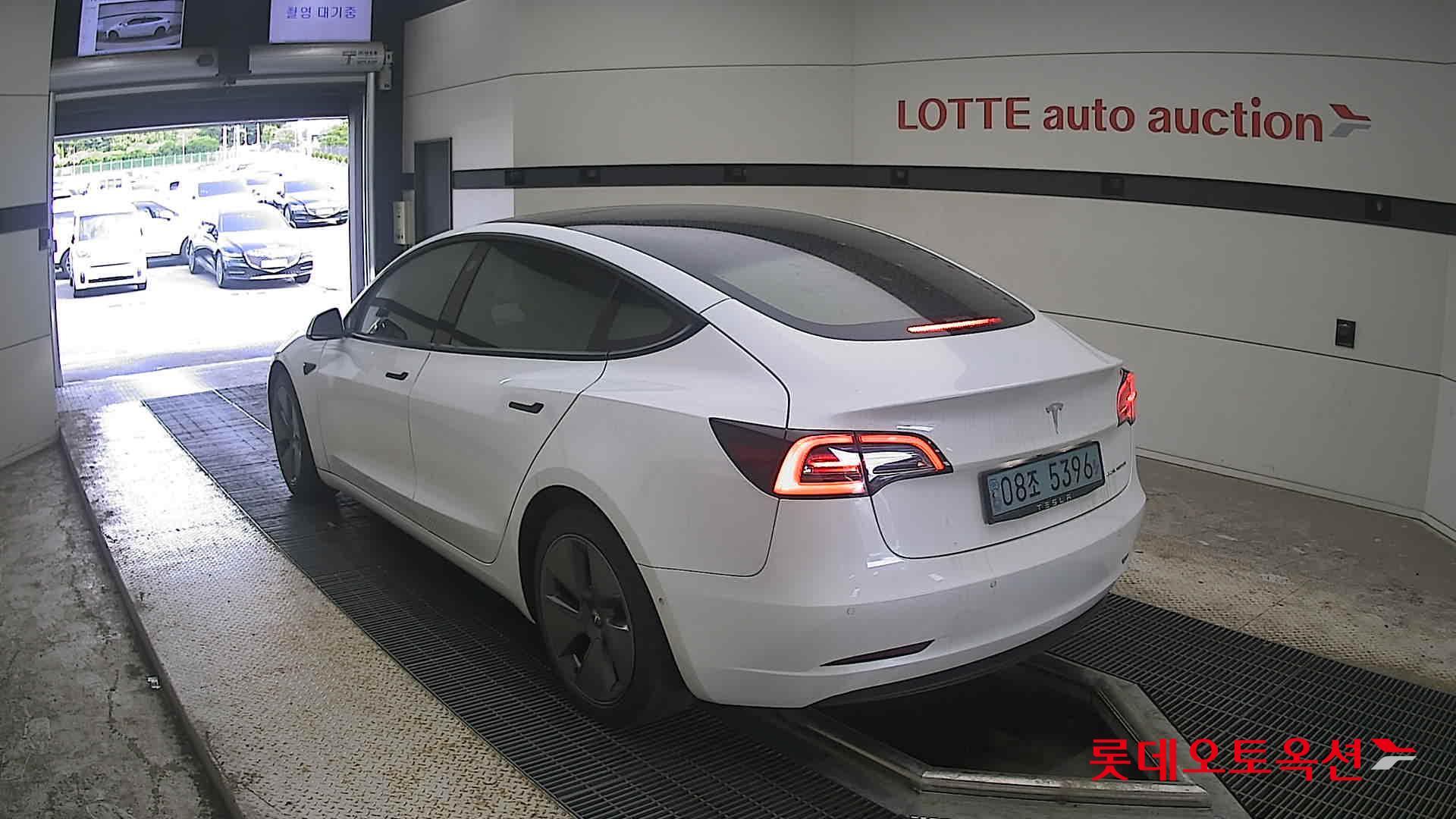 2022 - tesla model 3