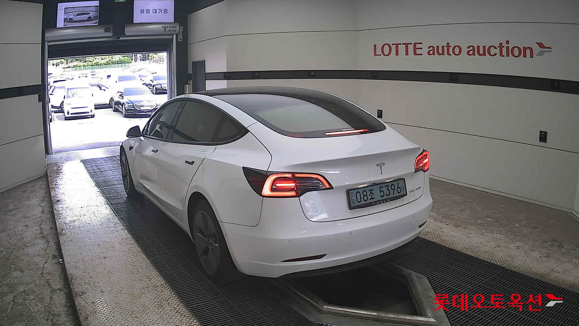2022 - tesla model 3