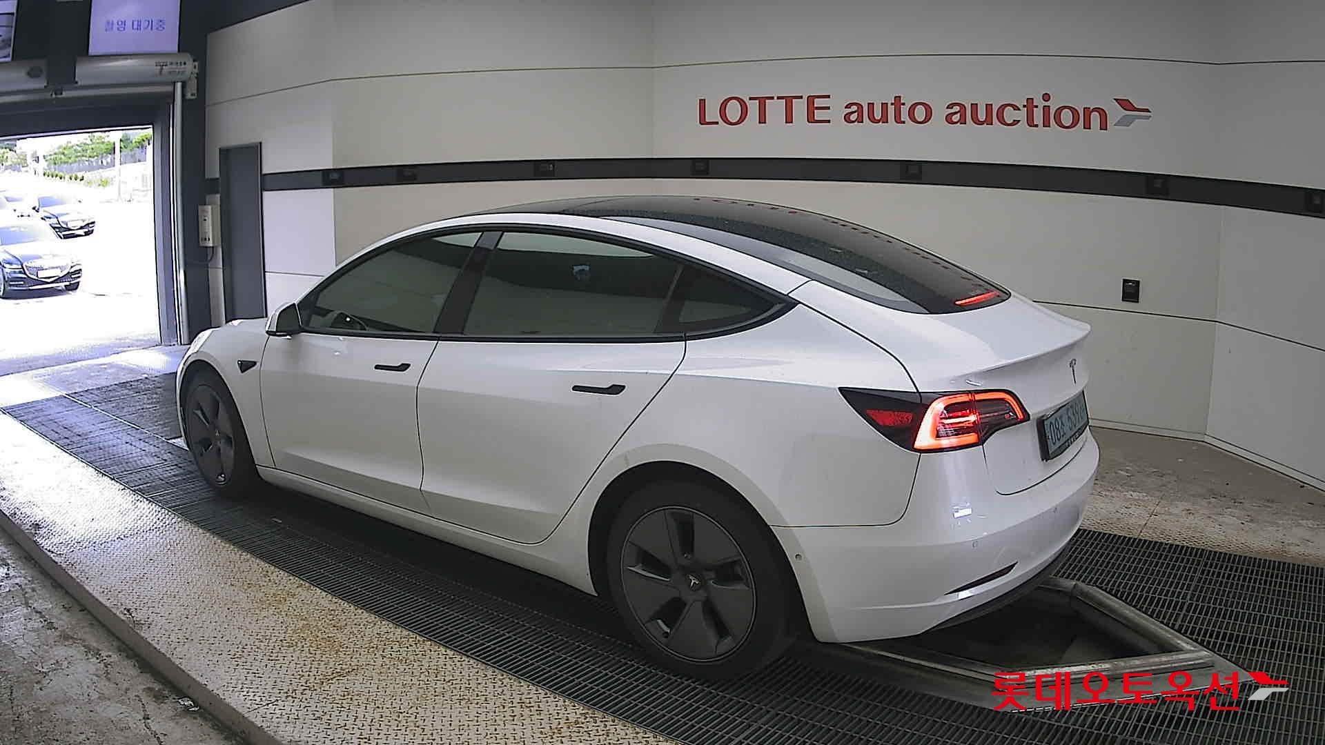 2022 - tesla model 3