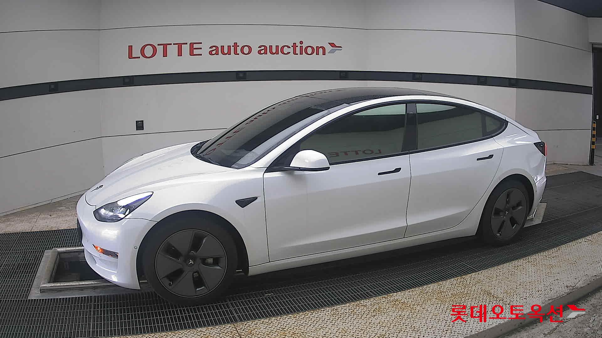 2022 - tesla model 3