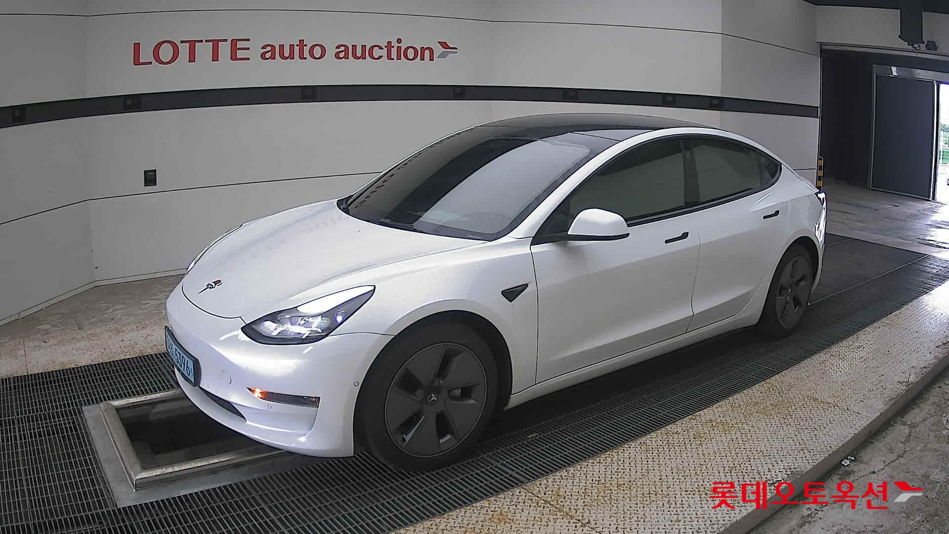 2022 - tesla model 3