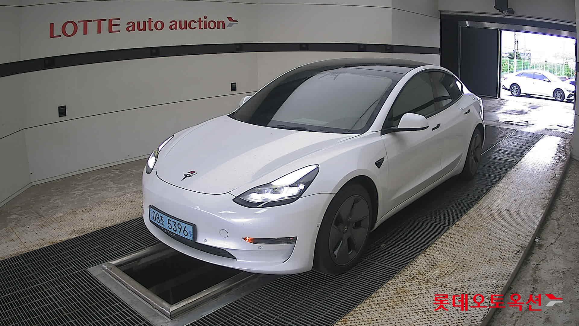 2022 - tesla model 3
