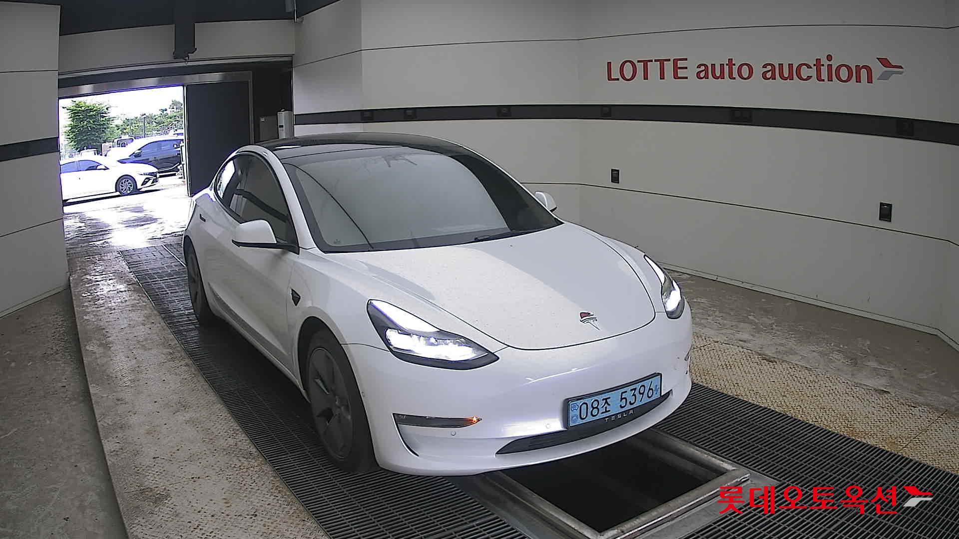 2022 - tesla model 3