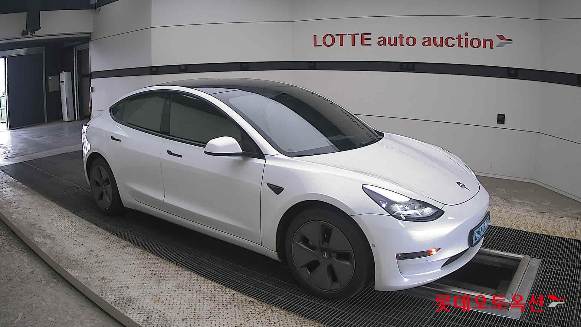 2022 - tesla model 3