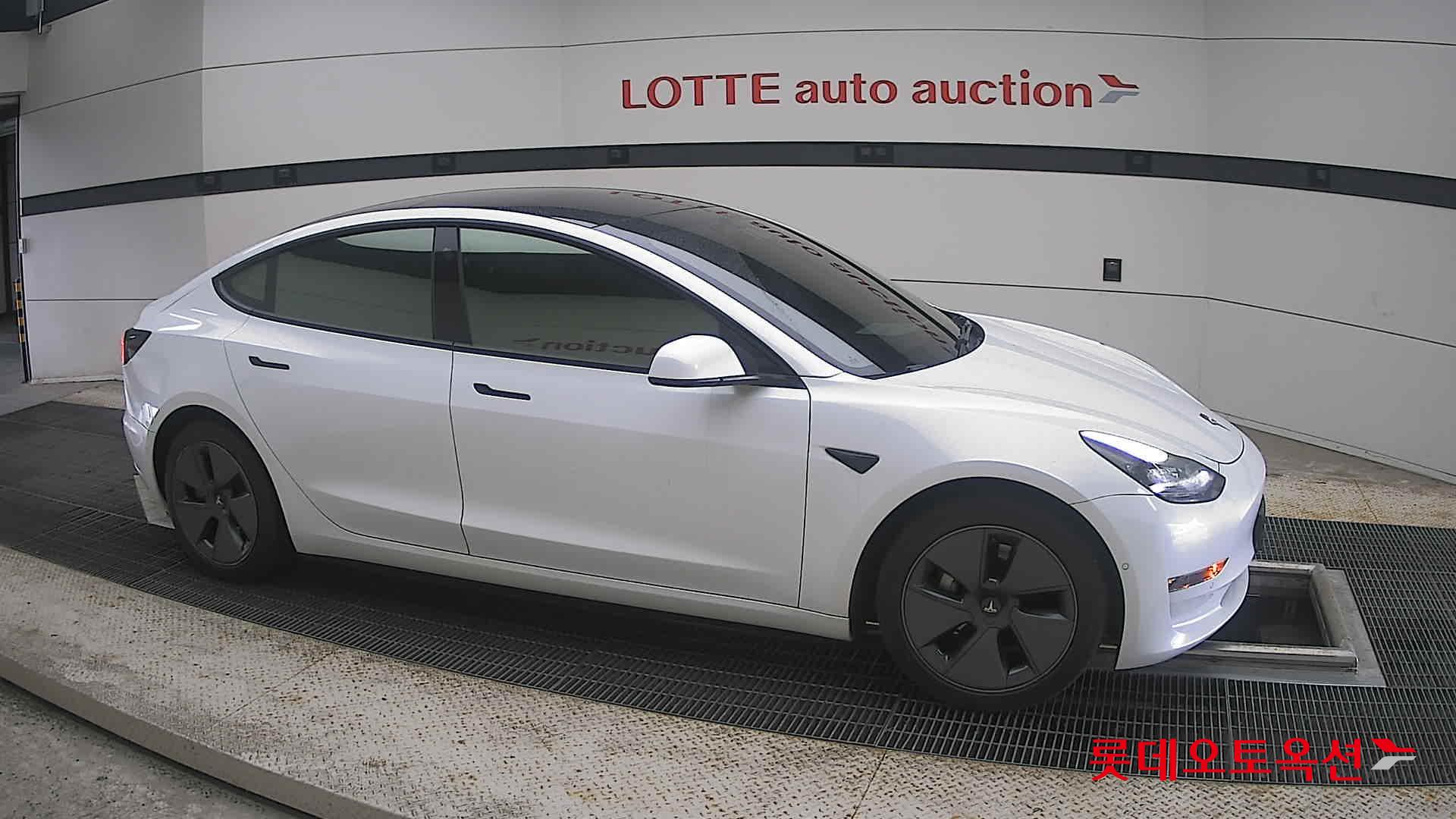 2022 - tesla model 3