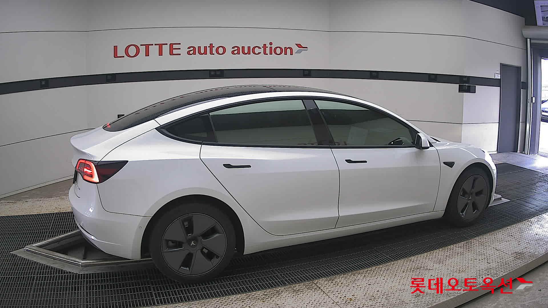 2022 - tesla model 3