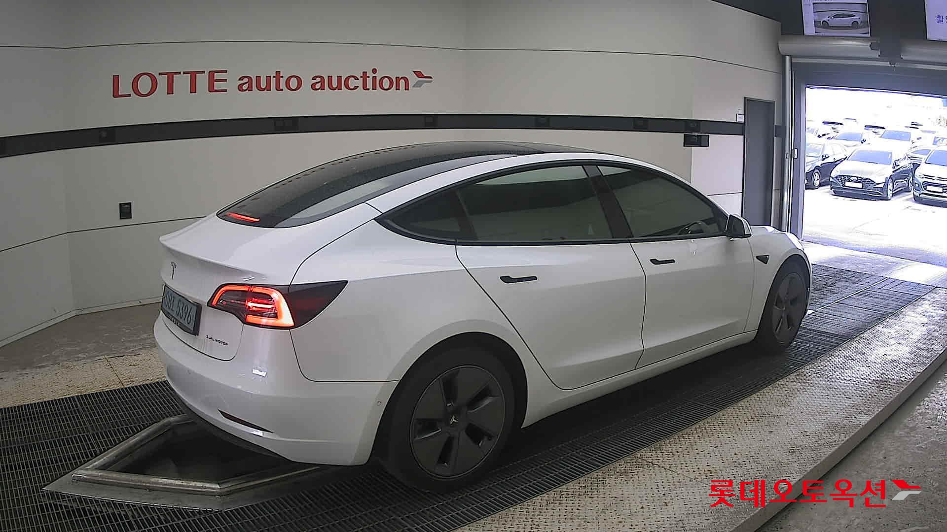 2022 - tesla model 3