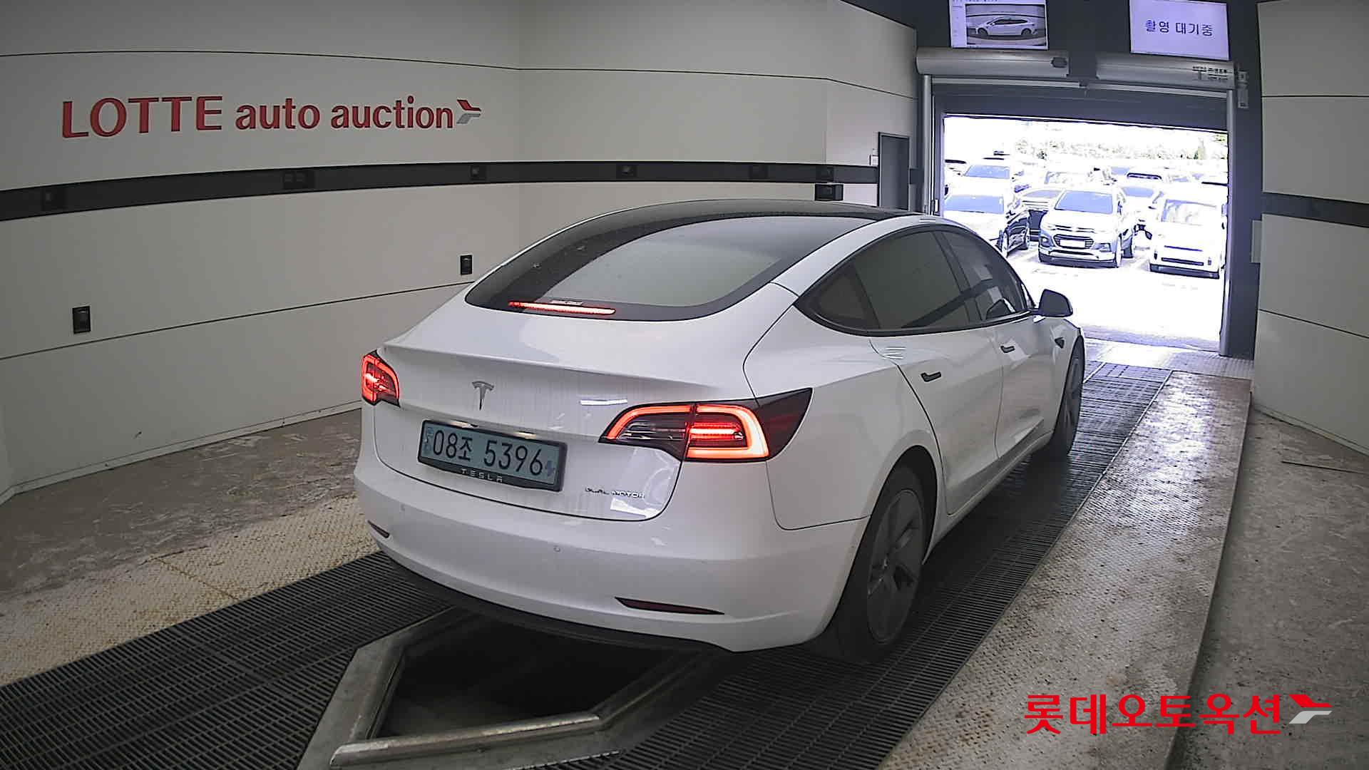 2022 - tesla model 3