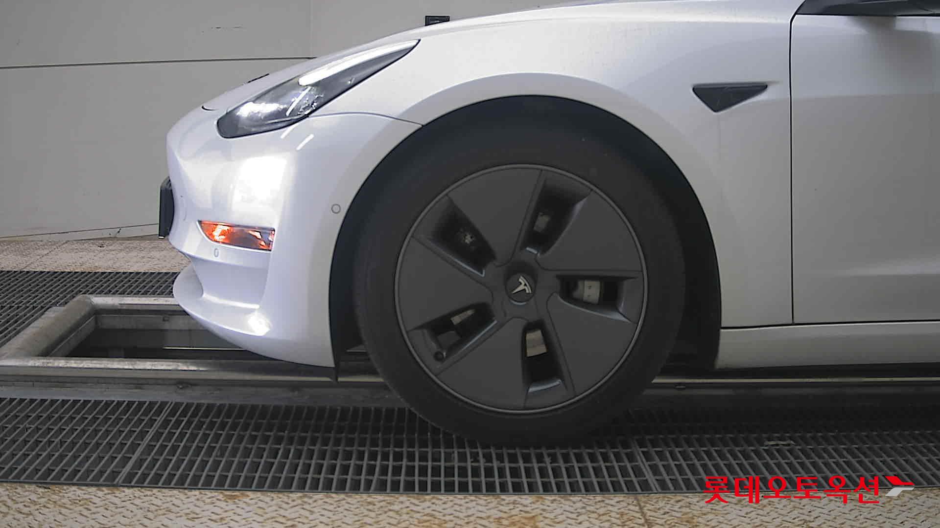 2022 - tesla model 3