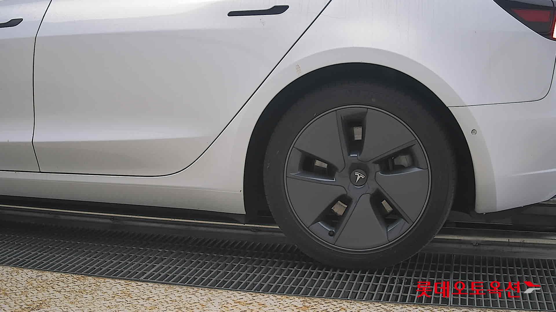 2022 - tesla model 3