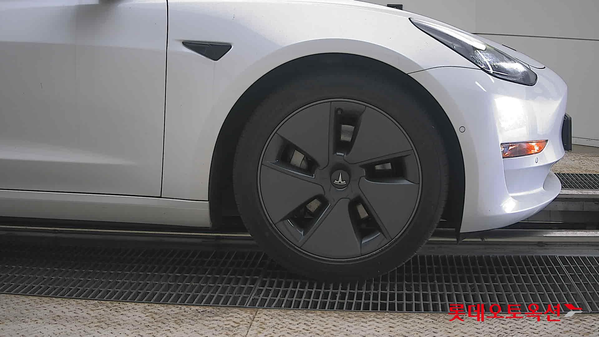 2022 - tesla model 3