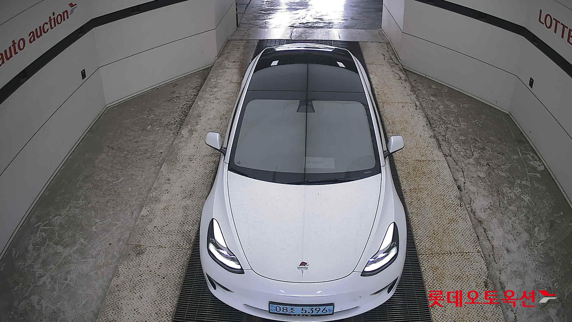 2022 - tesla model 3