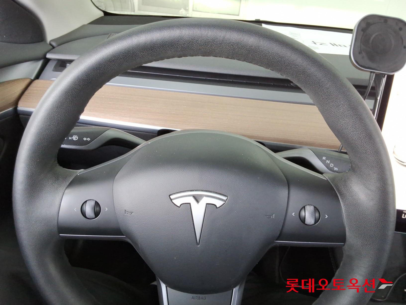 2022 - tesla model 3