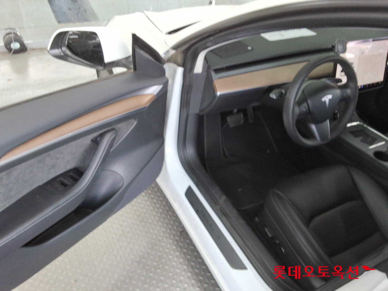 2022 - tesla model 3