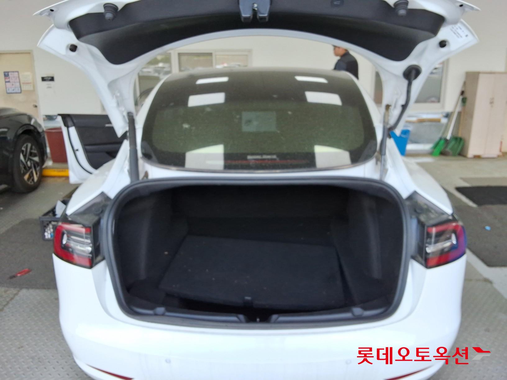 2022 - tesla model 3