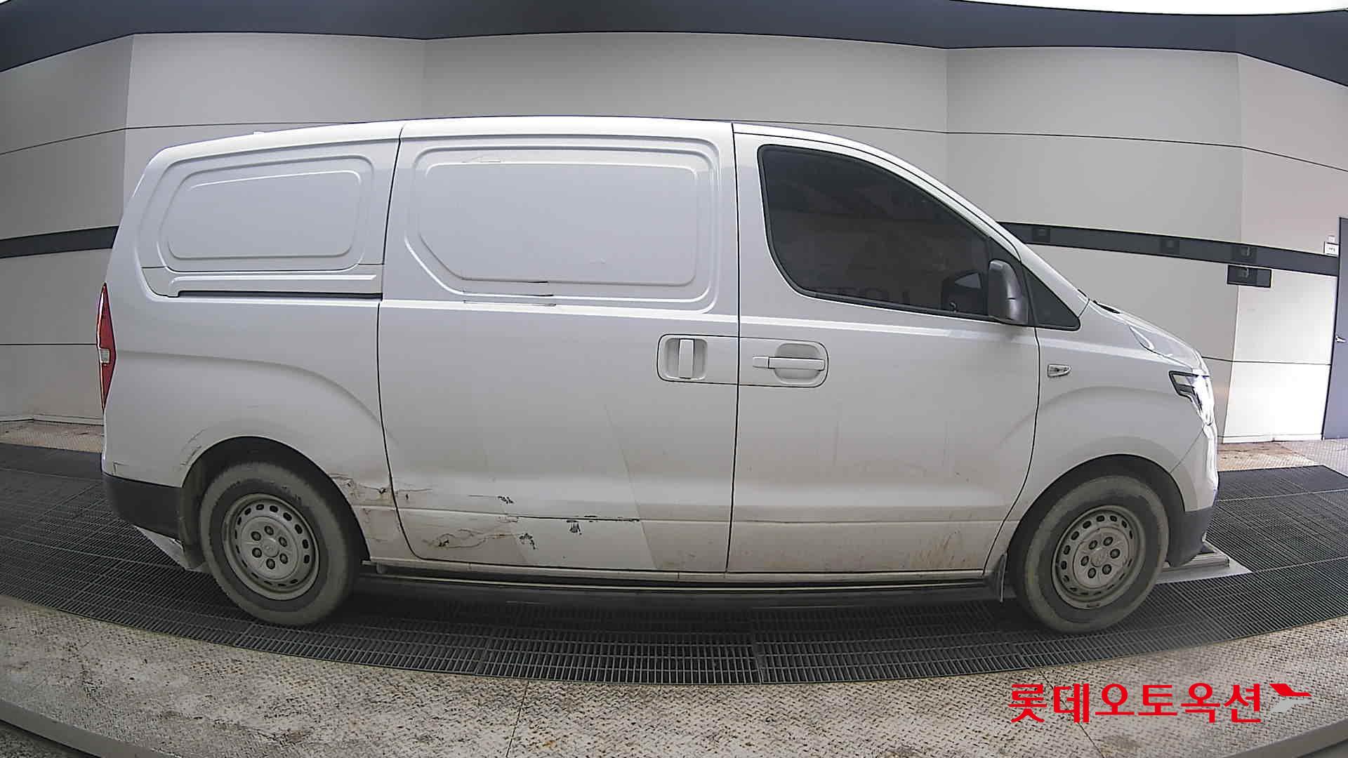 Hyundai Grand Starex 2021 - Image 21