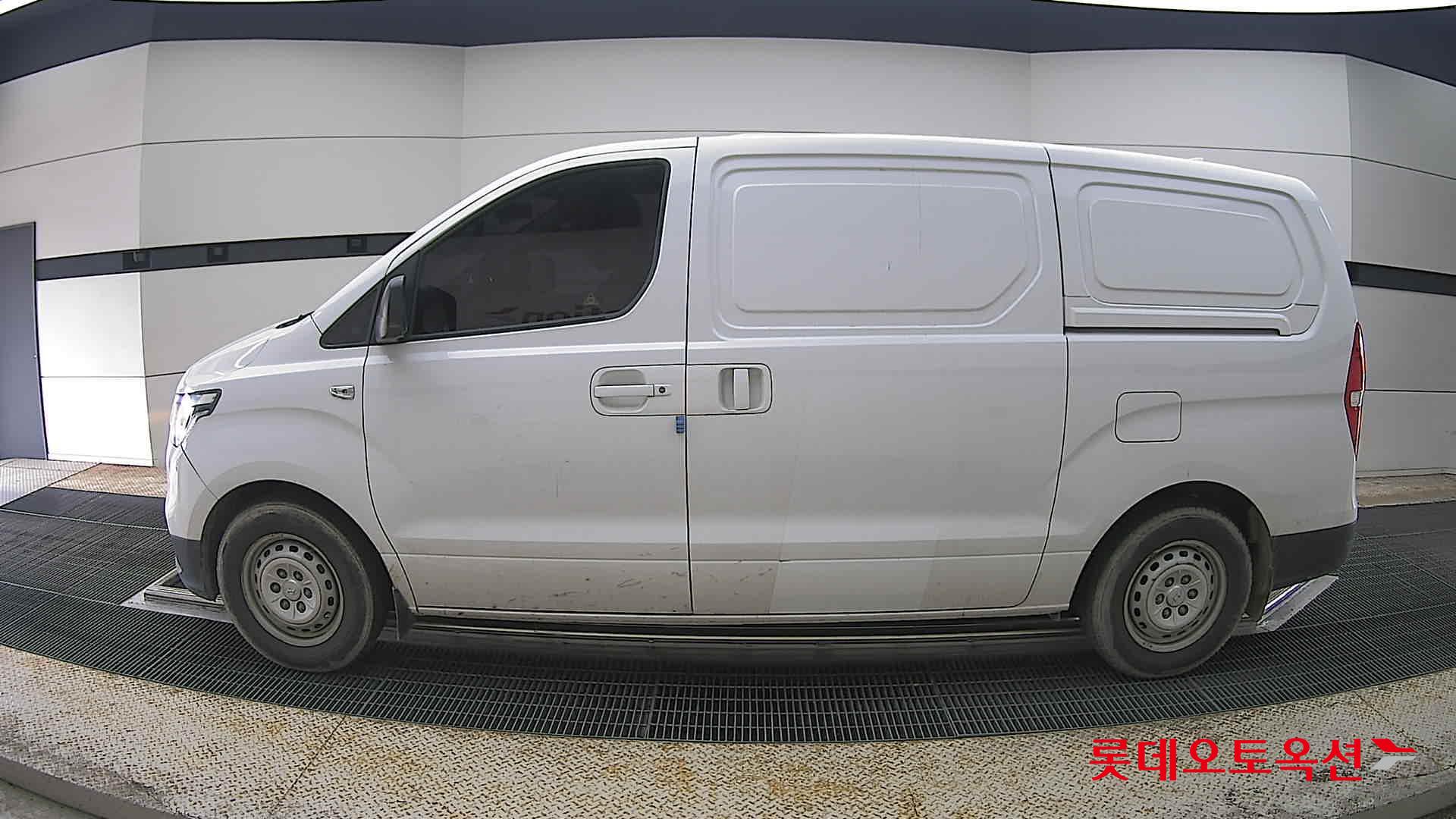 Hyundai Grand Starex 2021 - Image 13